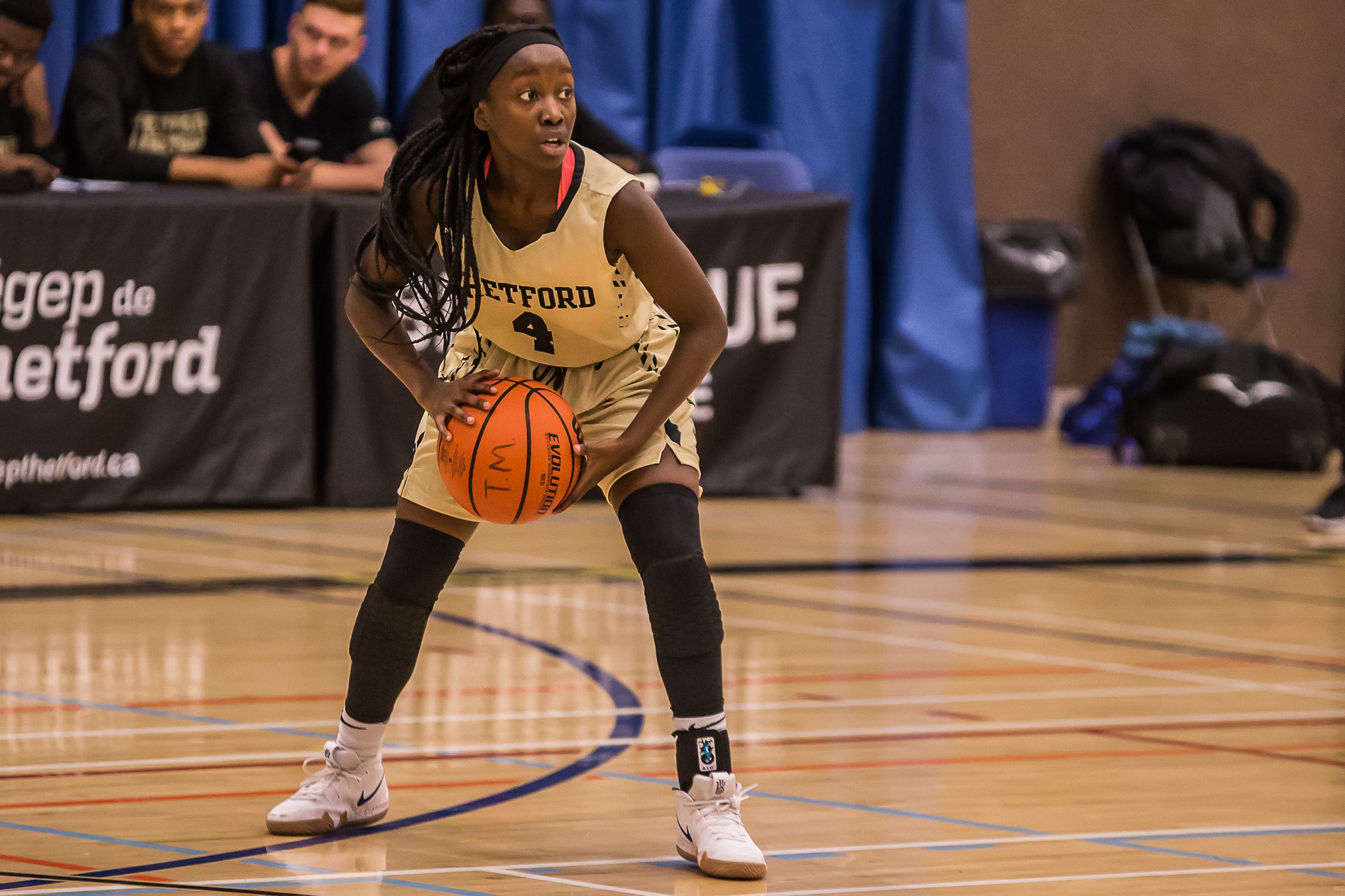 Featured image for “Défaite des filles et victoire des garçons en basketball”