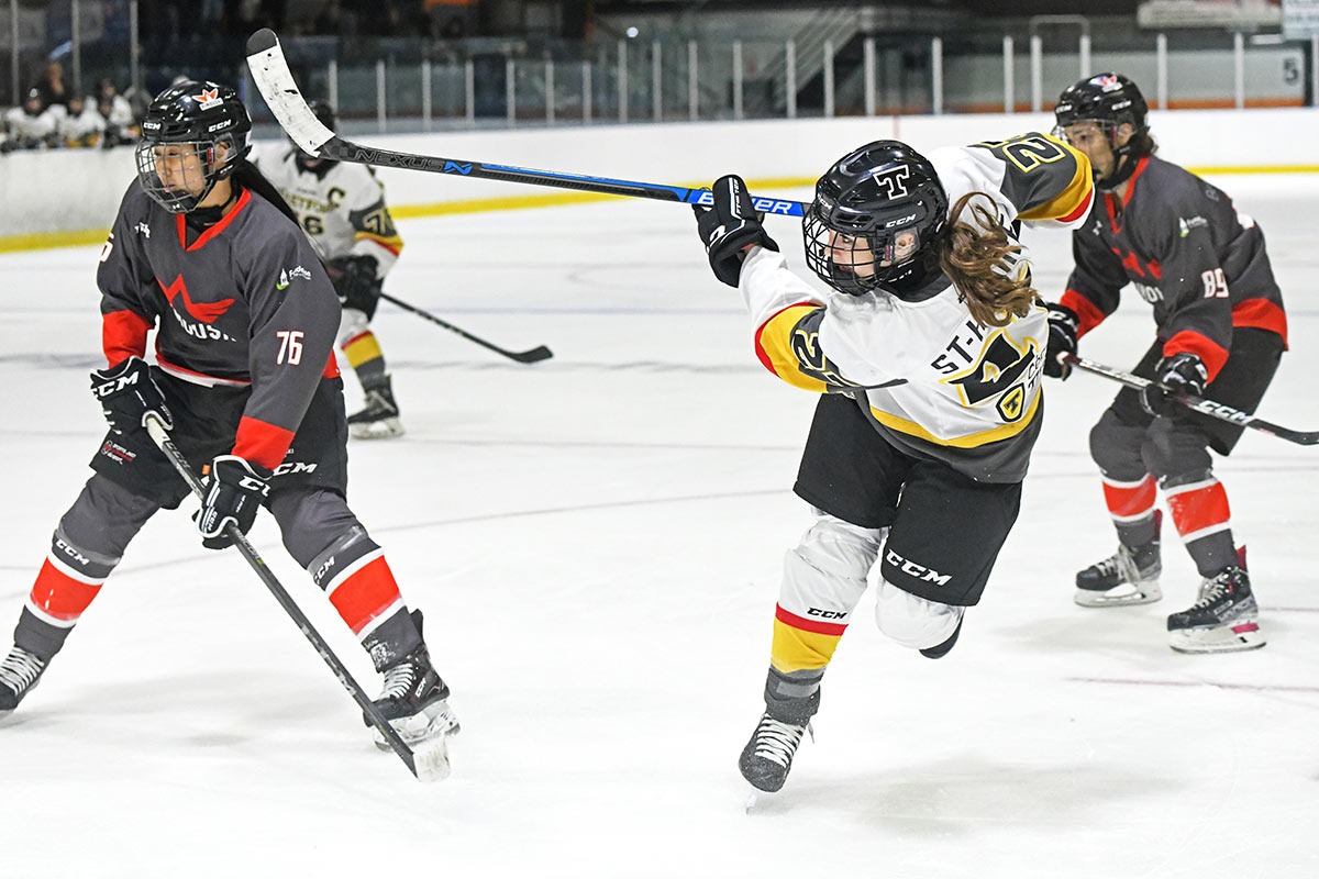 Featured image for “Deux nouveaux adjoints se joignent aux Filons féminins hockey”